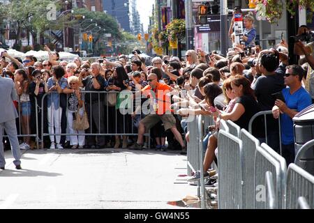 Toronto, ON. Undicesimo Sep, 2016. Atmosfera presso gli arrivi per cantare Premiere al Toronto International Film Festival 2016, la Principessa di Galles Theatre, Toronto, il 11 settembre 2016. Credito: James Atoa/Everett raccolta/Alamy Live News Foto Stock