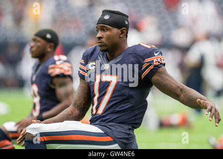 Houston, Texas, Stati Uniti d'America. Undicesimo Sep, 2016. Chicago Bears wide receiver Alshon Jeffery (17) tratti prima di un gioco di NFL tra Houston Texans e Chicago Bears a NRG Stadium di Houston, TX il 11 settembre 2016. I Texans hanno vinto il gioco 23-14. Credito: Trask Smith/ZUMA filo/Alamy Live News Foto Stock