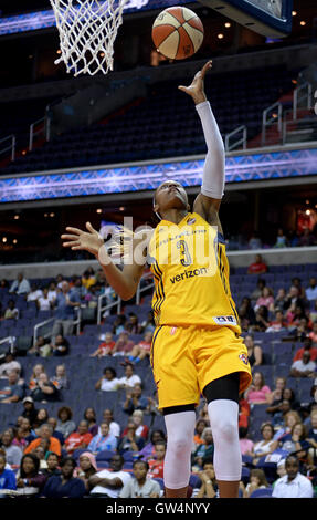 Washington, DC, Stati Uniti d'America. Undicesimo Sep, 2016. 20160911 - indiana classica guard TIFFANY MITCHELL (3) punteggi contro il Washington Mystics nella seconda metà al Verizon Center di Washington. © Chuck Myers/ZUMA filo/Alamy Live News Foto Stock