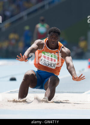 Rio De Janeiro, Brz. Undicesimo Sep, 2016. Rio de Janeiro, Brasile 11SEP16: Rnki Oberoi dei Paesi Bassi balza in quarta posizione in uomini T20 salto in lungo il quarto giorno di atletica a 2016 Rio Giochi Paralimpici. Credito: Bob Daemmrich/Alamy Live News Foto Stock