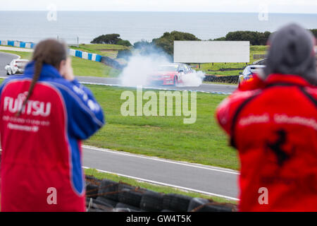 MELBOURNE/AUSTRALIA - 9-11 Settembre 2016: Racecars andando per il podio al round 6 del Shannon i cittadini a Phillip Island GP via in Victoria, Australia - 9-11 Settembre. Foto Stock