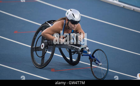 Stati Uniti d'America's Shirley Reilly linee up per le donne del misuratore 400 T53 finale allo stadio Olimpico al 2016 Rio Giochi Paralimpici. Foto Stock