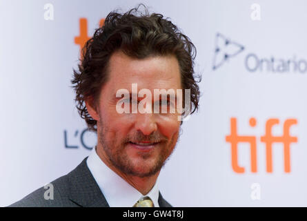 Toronto, Canada. Undicesimo Sep, 2016. Attore Matthew McConaughey assiste la prima mondiale del film "ing" del Princess Of Wales Theatre durante la quarantunesima edizione del Toronto International Film Festival di Toronto, Canada, Sett. 11, 2016. Credito: Zou Zheng/Xinhua/Alamy Live News Foto Stock