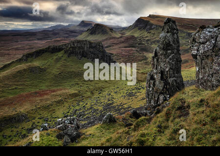 Paesaggio antico del Quirang vicino Staffin sull'Isola di Skye nelle Highlands della Scozia Foto Stock