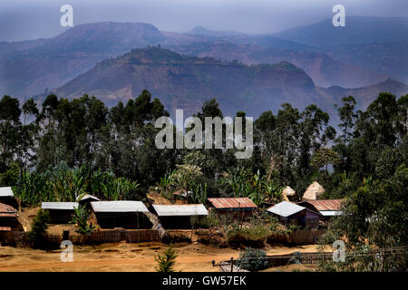 Villaggio Dorze sulla parete della Rift Valley nel sud dell Etiopia Foto Stock