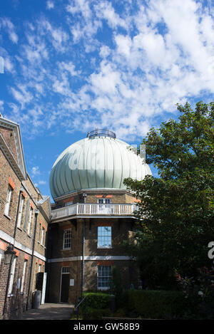 Il grande telescopio equatoriale presso il Royal Observatory di Greenwich, Londra. Foto Stock