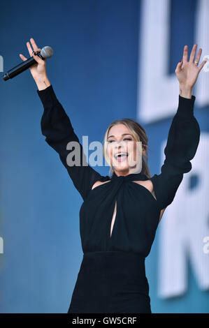 LeAnn Rimes effettuando in corrispondenza di BBC Radio 2 Live in Hyde Park, Londra. Foto Stock