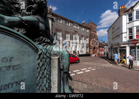 Centrale di Lewes, vista di Market Street, East Sussex Foto Stock