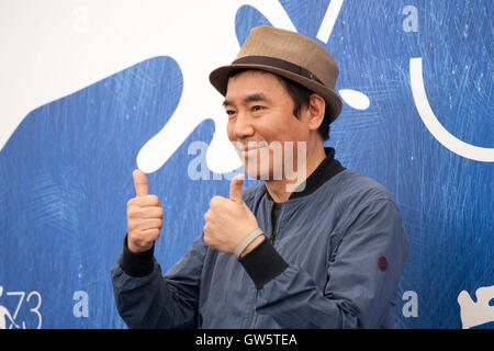 Direttore Kim Jee-woon presso l'età del film Ombre photocall presso la 73rd Festival del Cinema di Venezia, 2016 Foto Stock