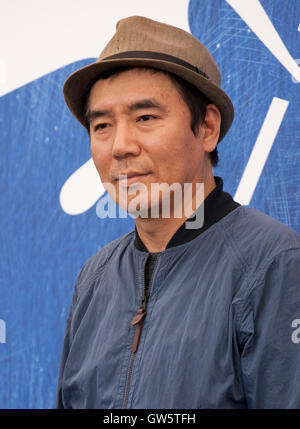 Direttore Kim Jee-woon presso l'età del film Ombre photocall presso la 73rd Festival del Cinema di Venezia, 2016 Foto Stock