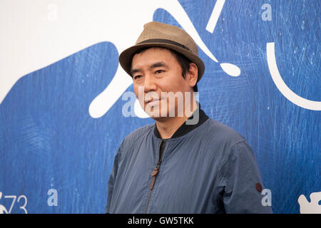 Direttore Kim Jee-woon presso l'età del film Ombre photocall presso la 73rd Festival del Cinema di Venezia, 2016 Foto Stock