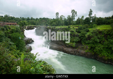 L'immagine della Cascata Randha in Bhandardara, Maharashtra, i Ghati Occidentali, monsone, India Foto Stock