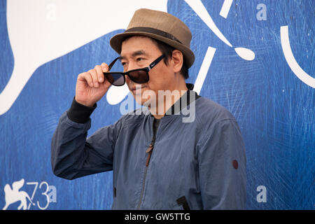 Direttore Kim Jee-woon presso l'età del film Ombre photocall presso la 73rd Festival del Cinema di Venezia, 2016 Foto Stock