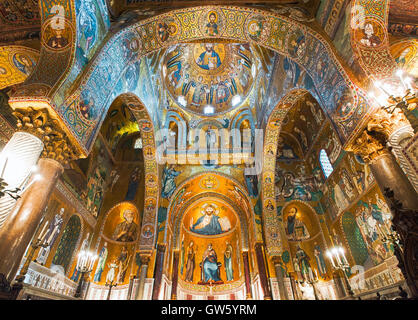 Mosaici dorati in Martorana chiesa cattolica a Palermo, Italia Foto Stock