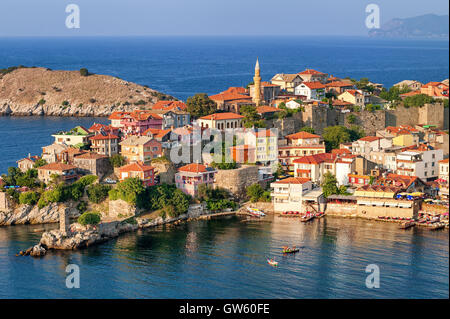 Pittoresca cittadina Amasra, famosa località sulla costa del Mar Nero, del Nord Turchia Foto Stock