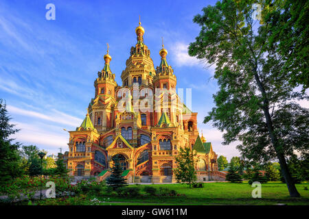 San Pietro e Paolo cattedrale è un tradizionale della Chiesa ortodossa russa Peterhof, San Pietroburgo, Russia Foto Stock