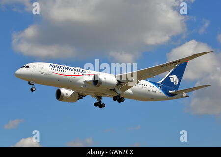 Aeromexico Boeing 787-8 XA-AMX atterraggio all'Aeroporto Heathrow di Londra, Regno Unito Foto Stock