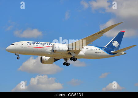 Aeromexico Boeing 787-8 XA-AMX atterraggio all'Aeroporto Heathrow di Londra, Regno Unito Foto Stock