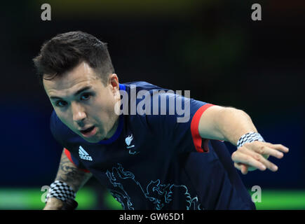 In Gran Bretagna la volontà Bailey compete nella classe 7 Mens Singles Ping Pong medaglia d oro corrispondono, durante il quinto giorno del 2016 Rio Giochi Paralimpici di Rio de Janeiro in Brasile. Foto Stock