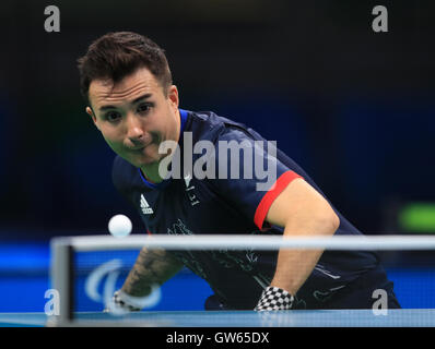 In Gran Bretagna la volontà Bailey compete nella classe 7 Mens Singles Ping Pong medaglia d oro corrispondono, durante il quinto giorno del 2016 Rio Giochi Paralimpici di Rio de Janeiro in Brasile. Foto Stock