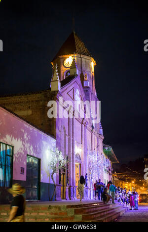 La chiesa nella piazza principale della città di San Agustin Foto Stock