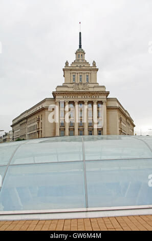 Sofia, Bulgaria: il partito Casa e lucernario su Serdica rovine romane, piazza Nezavisimost Foto Stock