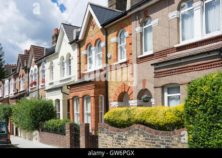 Case a schiera, Skelbrook Street, Earlsfield, London Borough of Wandsworth, Greater London, England, Regno Unito Foto Stock