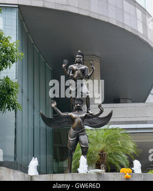 Narayana e Garuda statua a Bangkok, in Thailandia Foto Stock