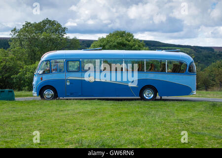 1958 Bedford SB3 Duple Vega 41 posti in pullman Goathland dove è normalmente utilizzata per i turisti da Whitby Foto Stock