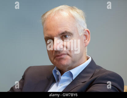 Berlino, Germania. Xii Sep, 2016. Eon CEO Johannes Teyssen parlando durante una intervista dpa a Berlino in Germania il 12 settembre 2016. Foto: SOEREN STACHE/DPA/Alamy Live News Foto Stock