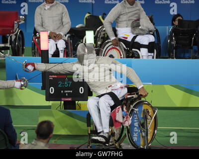 Rio de Janeiro, Brasile. 12 Settembre, 2016. Rio Giochi Paralimpici Uomini Individual Sabre - categoria B turno preliminare Credito: PhotoAbility/Alamy Live News Foto Stock