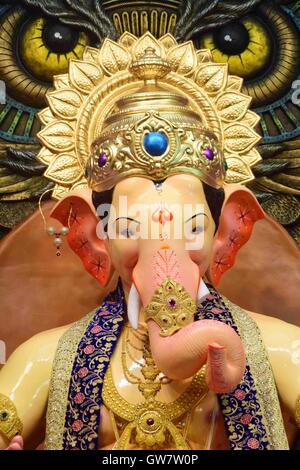 Lalbaugcha Raja idol Dio indù Ganesh Sarvajanik Ganeshotsav Mandal Bombay Mumbai Maharashtra India Asia settembre 1,2016 Foto Stock