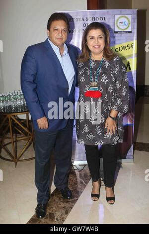 Attore di Bollywood Shashi Ranjan d regista Farah Khan la pressa confion con Indian Television mumbai Foto Stock