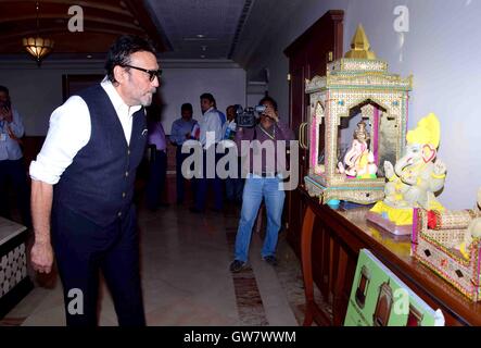 Attore di Bollywood Jackie Shroff durante il lancio della Grande Ganesha verde stagione 9, in Mumbai, India il 2 settembre 2016. Foto Stock