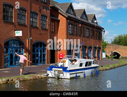 Il bacino del Coventry Canal a Coventry, West Midlands, England Regno Unito Foto Stock