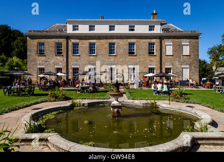 Per coloro che godono di cibo e bevande a Stanmer House, Brighton, Sussex, Regno Unito Foto Stock