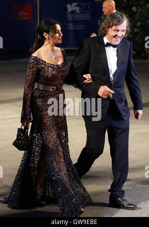 L'Italia, Lido di Venezia, 09 settembre, 2016 : il direttore Emir Kusturica e Monica Bellucci al red carpet del film ' sul Foto Stock