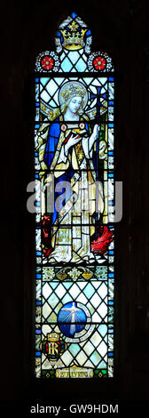 Cley accanto al mare, Norfolk. Santa Margherita di Antiochia, vetrate di A.A.Orr, 1923, Inglese del XX secolo windows, San Foto Stock