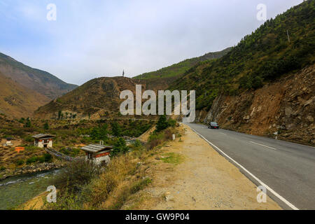 Autostrada frpm Paro a Thimphu Bhutan Foto Stock