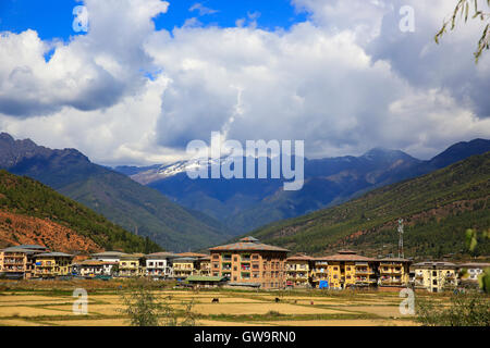 Vista della città di Paro del Bhutan. Foto Stock