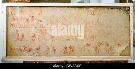 L'Egitto, al Cairo, Museo Egizio dalla tomba di Kaemrehu, Saqqara, un grande rilievo raffiguranti scene di vita quotidiana. Foto Stock