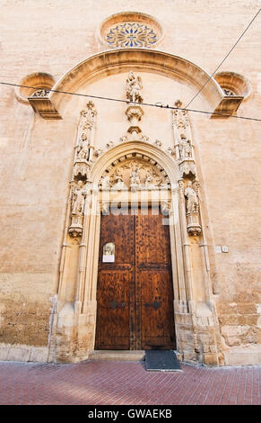 La porta di ingresso alla chiesa sulla Carrer San Miquel su dicembre 13, 2015 a Palma di Maiorca, isole Baleari, Spagna Foto Stock