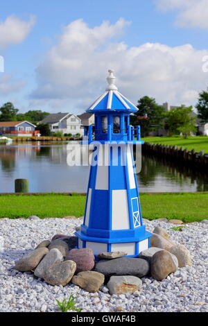 Miniatura blu e bianco faro a scacchi Foto Stock