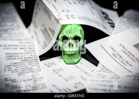 Ricevute e la morte di testa, pregiudizievoli del bisfenolo A Carta termica, Kassenbons und Totenkopf, schaedliches bisfenolo A Thermopa Foto Stock