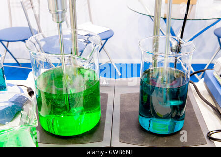Apparecchiature di scuotimento in laboratorio Foto Stock