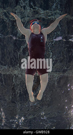 Gran Bretagna Eleanor Simmonds compete in calore 2 delle donne del 200m singoli Medley - SM6 all'Olympic Aquatics Stadium durante il quinto giorno del 2016 Rio Giochi Paralimpici di Rio de Janeiro in Brasile. Foto Stock