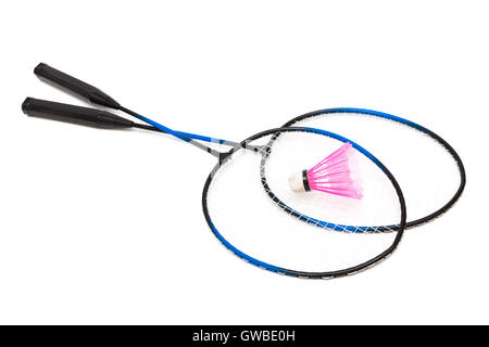 Racket e volano badminton su sfondo bianco Foto Stock