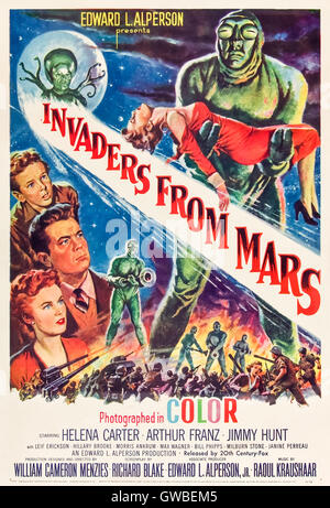 Invasori da Marte (1953) diretto da William Cameron Menzies e interpretato da Helena Carter, Arthur Franz e Jimmy Hunt. Invasori marziano terreni e iniziare a prendere in consegna le menti degli esseri umani. Foto Stock