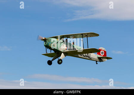 Bucker (CASA) 1-131E SERIE 100 Jungmann G-BJAL in volo a Breighton Airfield Foto Stock