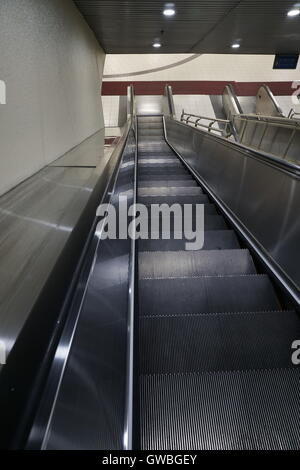 Vuoto escalator deserta Foto Stock